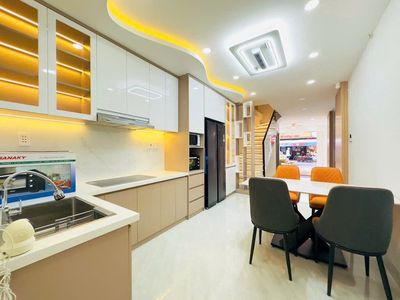 Rent a Phan Đăng Lưu, 3 story, Full interior