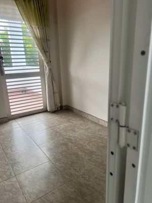 Rent room - female priority