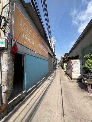 to rent into warehouses