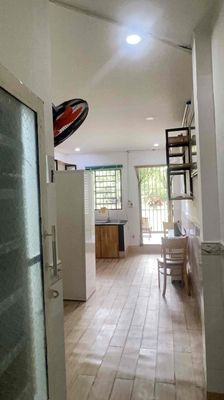 It's the owner who rented the flat floor of the wide alley at 4.8 million District 7