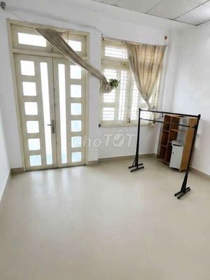 GRI 10, Q. Tân Bình! 3 stories, 2 bedrooms & 3 tollet. Medium at & Kd