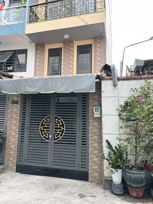 Rent the new building of the LRA B-1 A Lạc Long Quân, 11 million a month.