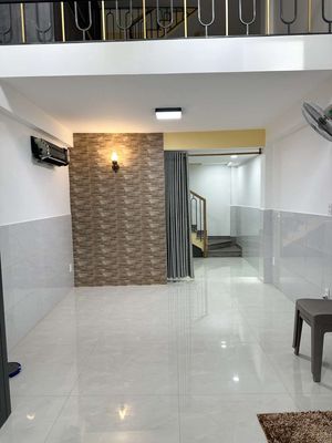 Rent the new building of the LRA B-1 A Lạc Long Quân, 11 million a month.