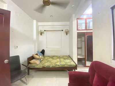 Room 4.5 million Bùi Hữu Nghĩa is full of furniture to District 1.