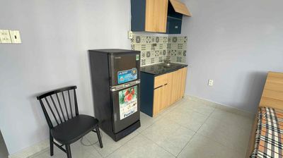 The studio 25 square feet of open windows Nguyễn Tư Nghiêm in the toilet he turned