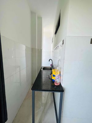 The air conditioning room is 500 meters from the university law.
