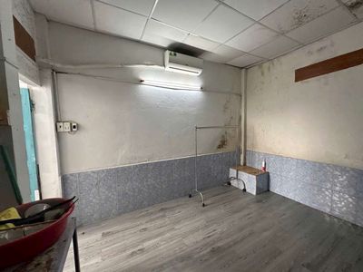 The ground floor motel has Phạm Văn Bạch interior.