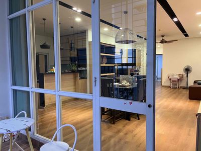 Rent the Belleza apartment three bedrooms, high, cool floors.