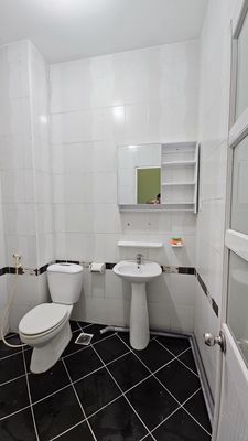 The studio's full of furniture, air conditioning, Phú Nhuận center.