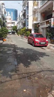 Rent house at 2rd corner of Thái Phiên Street, 717 8, District 11
