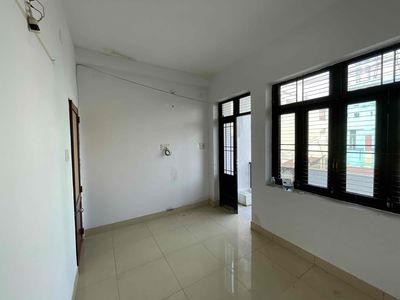 Rent room for District 12-- full comfortable 20 meters room 80 meters kitchen and guest