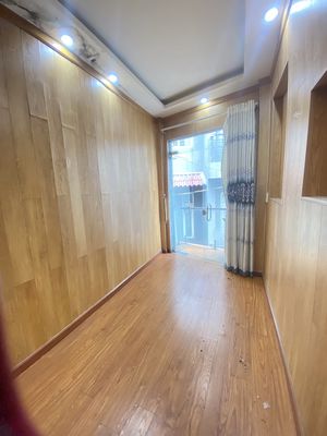 Rent a small four-story Zqz-one-story house for a quarter-million.