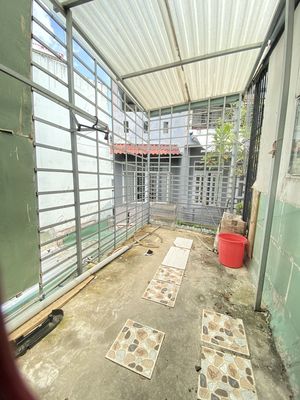 Rent a small four-story Zqz-one-story house for a quarter-million.