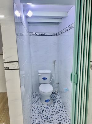 30 m m m m m m m an guard, toilet, separate passageway, 8-mile district.