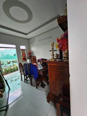 Rent a five-room apartment near the University Village, D.A.