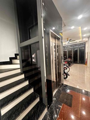 20 M2 ground floor with a sky well - near T3 - 0.5 million a month