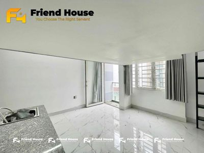 In front of the balcony ostraca.