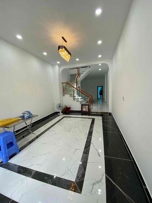 Three floors to the 20th alley, Mã Lò.
