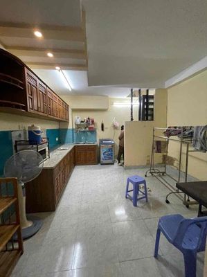 1 st 1st floor 2 bedroom 3 furniture rooms on 102 Spring District 9