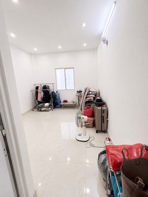 Rent room 22 meters, right at the Customs Park.