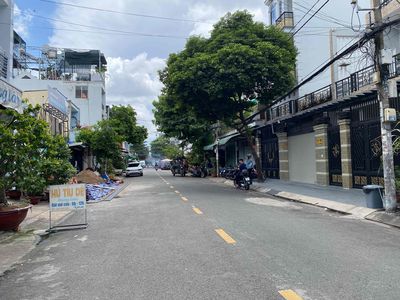 The 12m Street Tô Hiệu 9.5 x19.5 meters has 2.5 million