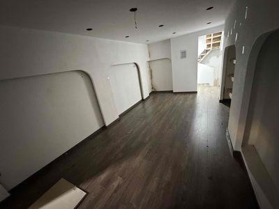 Rent a business cash house - 170 Nguyễn Thượng Hiền, counterman.