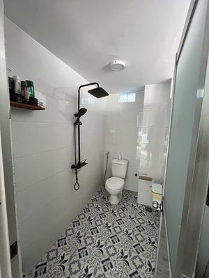 Room one full kitchen, bath, smart TV near the market, etown.