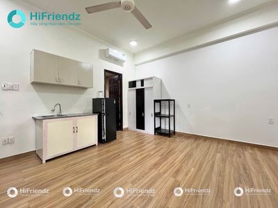 Rent Mini's apartment right on the Café.