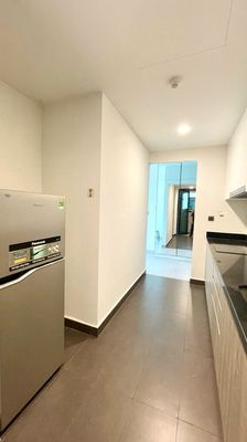 Feliz En Vista rents two empty bedrooms. Good price.