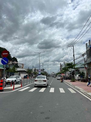 Rent the main Lò Lu street near kcn for 6 million.