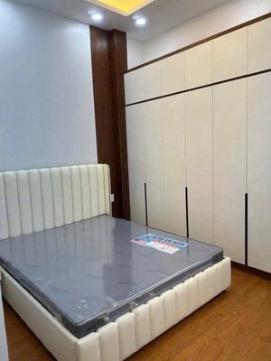 Down the special price! Let's get the New House clean, clear it right away.