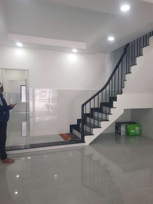 Rent a 1 st floor, area 5-020 with 3 bedrooms, 2 toilets. truck route