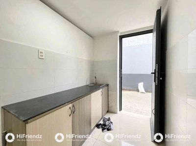 Rent two bedrooms. A full bathroom in the shower.