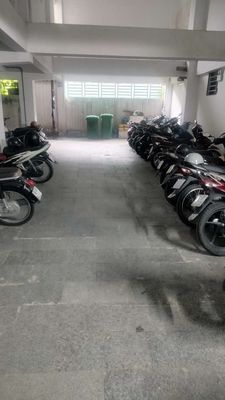 We need to rent out a Linh Đông hotel with air conditioning.