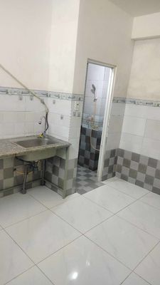 We need to rent out a Linh Đông hotel with air conditioning.