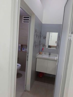 Renting cheap student dorms at the University of Lakes near District 1.