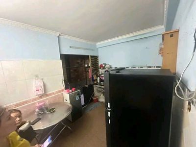 Let's rent out the original house.