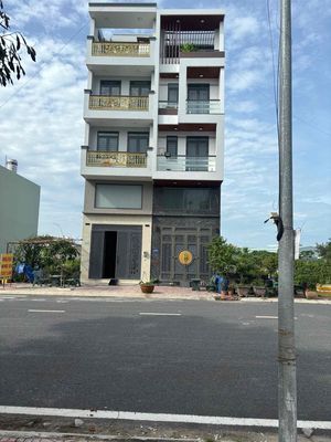 There's a new house with a balcony, no waste of services, hot water on the 55 west side.