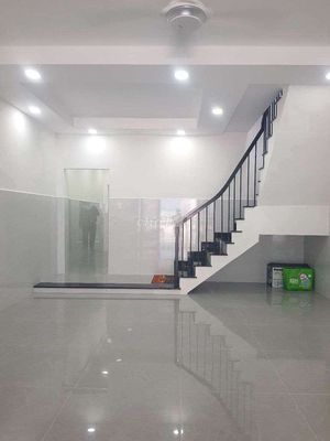 Two floors five to 20 across the school. Three bedrooms. Two bathrooms.