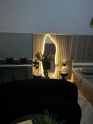 I'll rent the room to the border of Tan Son Nhut Airport