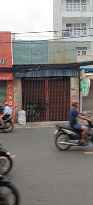 Cash houses, big streets, near the market, near hospitals, business and shelter
