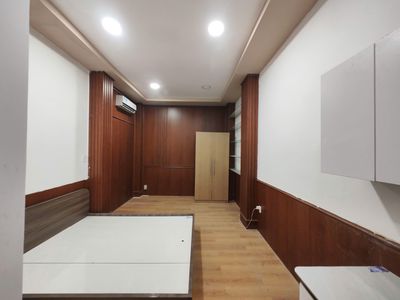 Rent room near District 8 dock.
