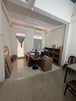 Renthouse 1 Hoàng Hoa Thám qbt 4 x25 mm 5th floor 9th room 35 million
