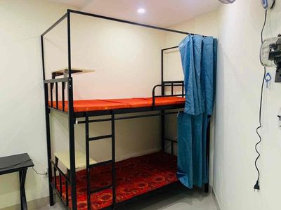 To rent beds on the campus of students at the University of Sun-Hong.