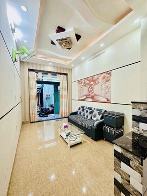 Rent three bedrooms, four and three full furniture.