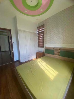 Hire the Kadc Roan residence as an 8 x21' office.