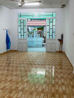 Nice house 4 meters x 40 meters, one floor, the autowayway, 200 meters from Funky Village