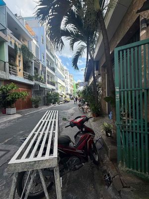 Rent an alley 776/President line bach