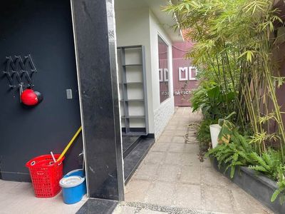 Rent an ant villa 30 million a month.