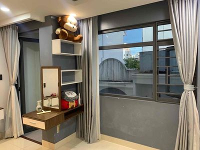 Hire a floor with the owner.